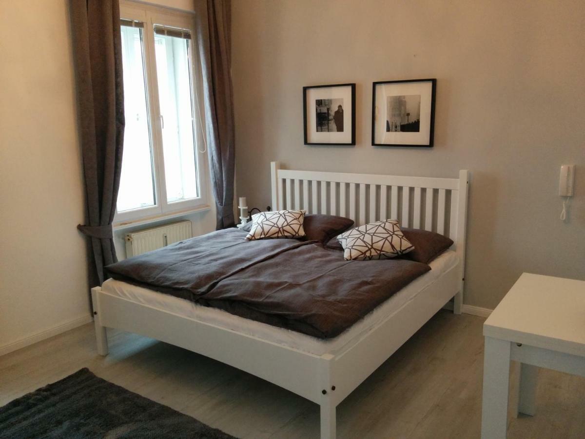 Seeblick Apartment/Zimmer Гмунден Экстерьер фото