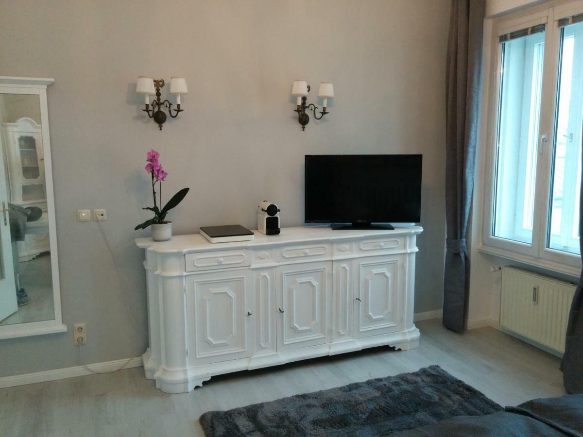 Seeblick Apartment/Zimmer Гмунден Экстерьер фото